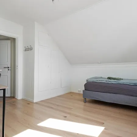 Appartamento Stort Hus Med 7 Soverom Pa Eik Tønsberg