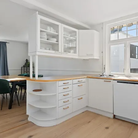 Stort Hus Med 7 Soverom Pa Eik
