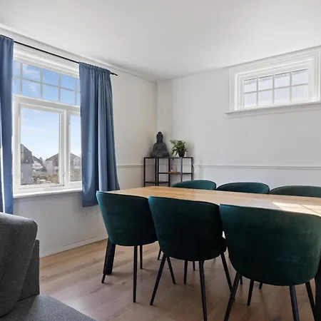 Lägenhet Stort Hus Med 7 Soverom Pa Eik *