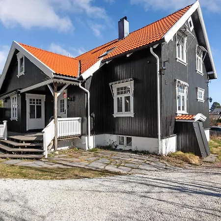 Stort Hus Med 7 Soverom Pa Eik Apartmán