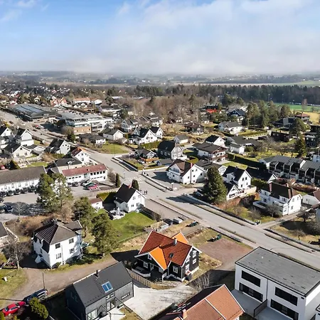 Stort Hus Med 7 Soverom Pa Eik Apartmán